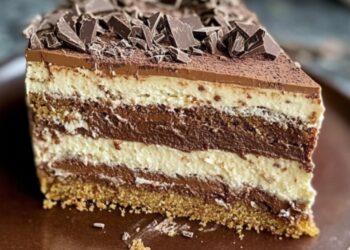 Eierlikör-Schoko-Torte – Ein himmlisches Schichtvergnügen für Schokoliebhaber!