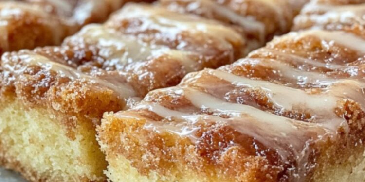 Zimtschneckenkuchen mit Vanilleglasur – Süßer Genuss ohne Hefe!