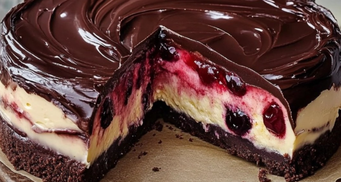 Schwarzwälder Käse-Torte – Schokoladig & Fruchtig!