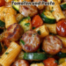 Hähnchenwurst mit Zucchini, Tomaten und Pasta