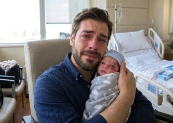 Ich hatte mich kaum von einer brutalen Entbindung erholt – als mein Mann unsere neugeborene Tochter ansah, erstarrte er und stellte die eine Frage, mit der ich niemals gerechnet hätte